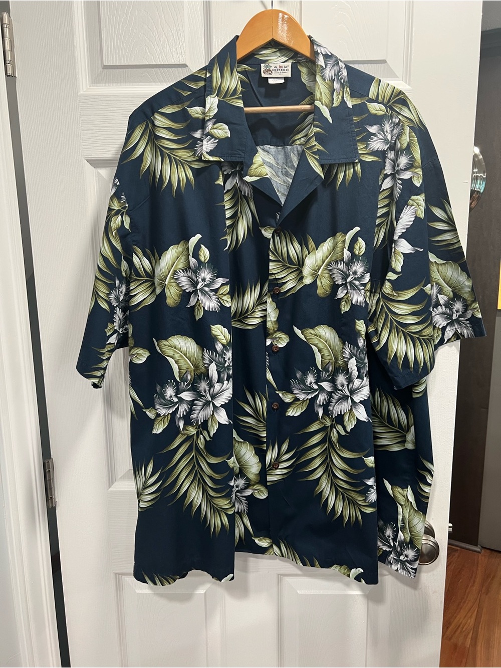Aloha Republic Men’s Navy Tropical Floral Hawaiian Shirt 4XL